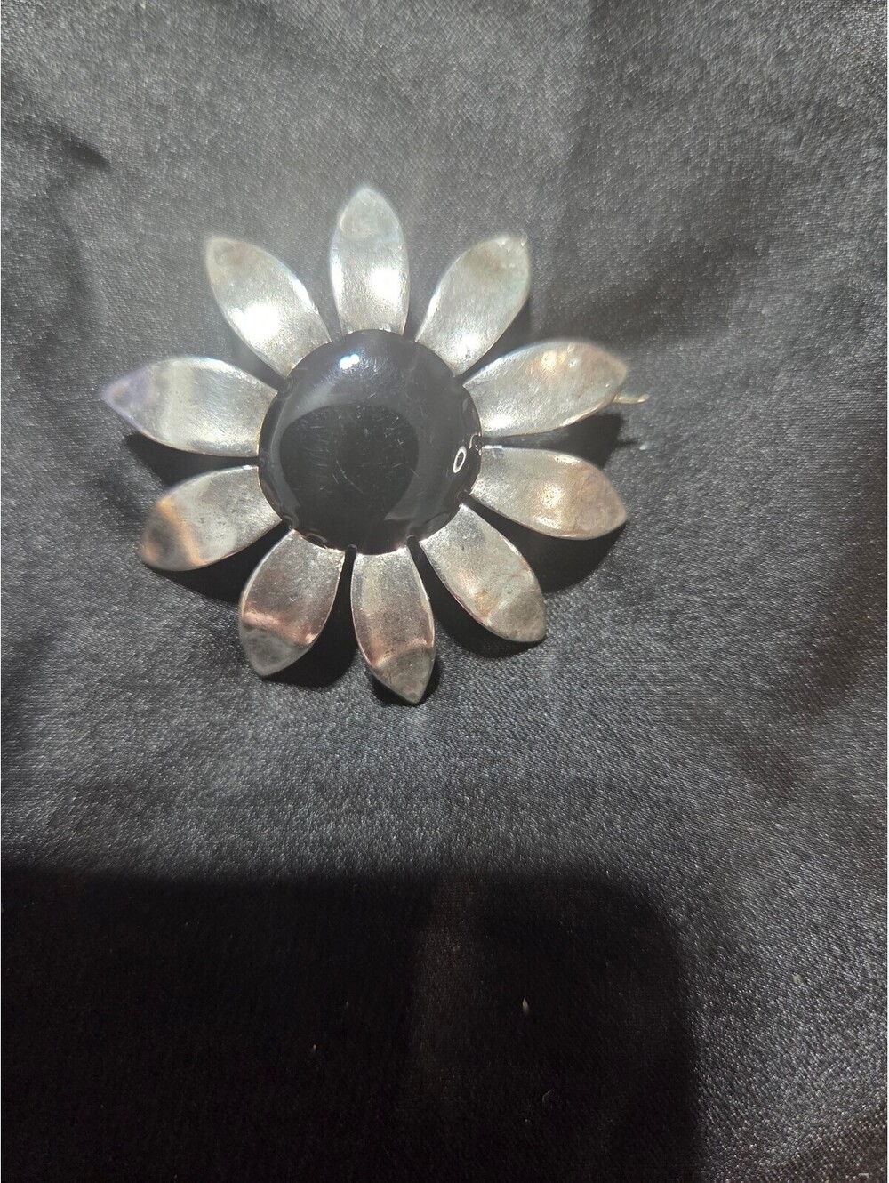 Daisy Pin